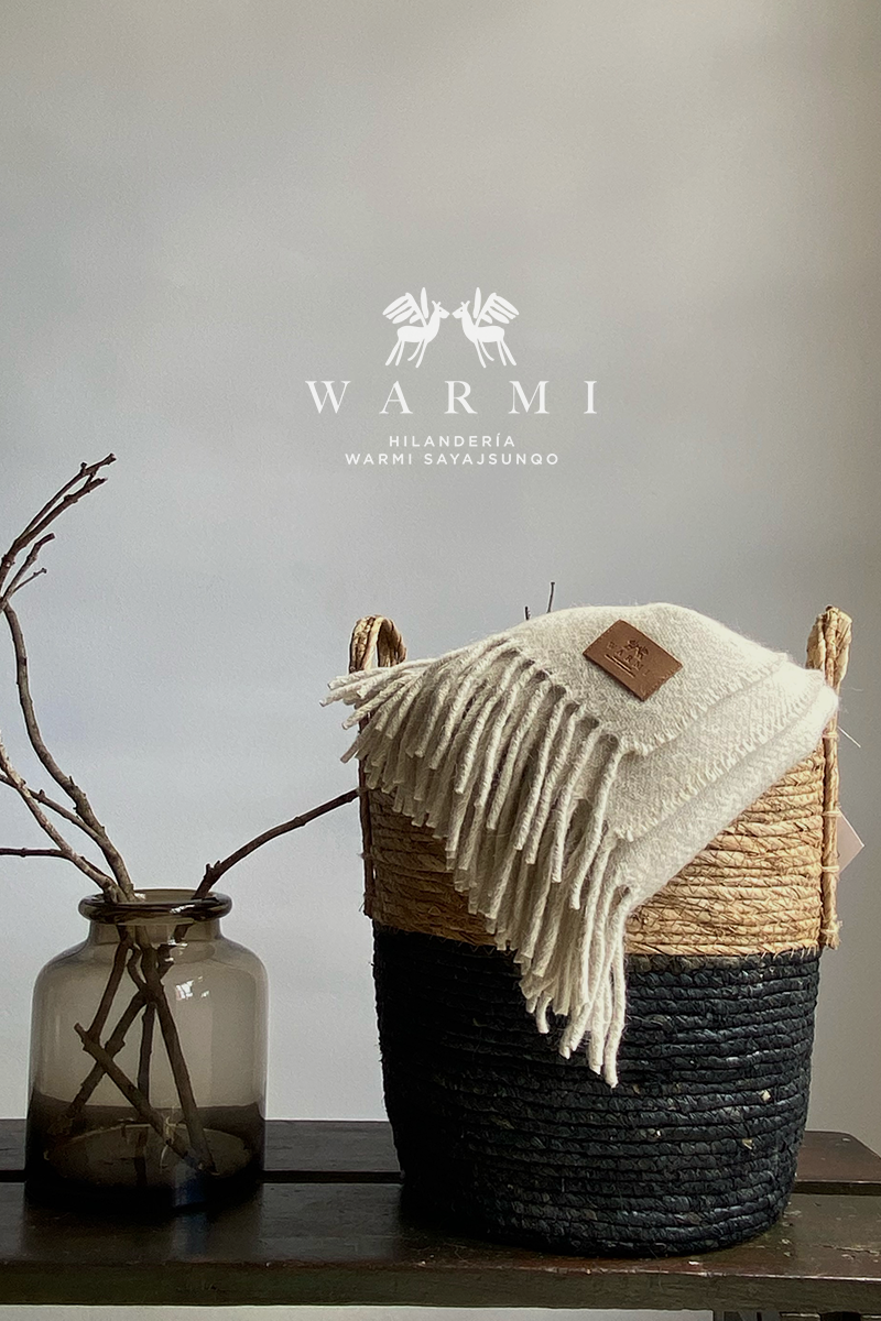 Mantón individual de llama y oveja